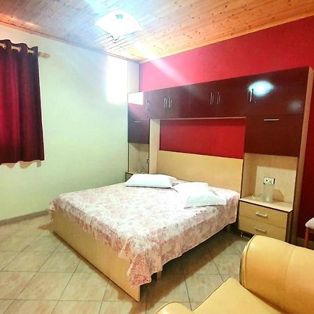 A Cheerful Villa With Free Parking Space تيرانا المظهر الخارجي الصورة