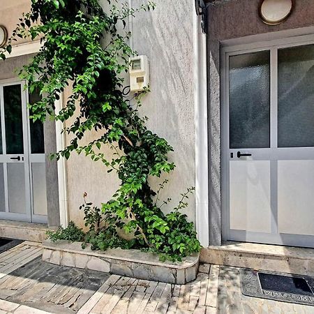 A Cheerful Villa With Free Parking Space تيرانا المظهر الخارجي الصورة