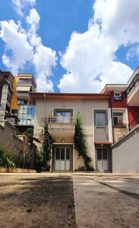 A Cheerful Villa With Free Parking Space تيرانا المظهر الخارجي الصورة
