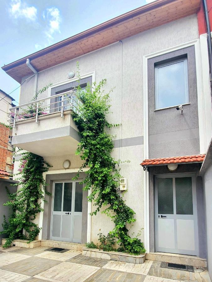 A Cheerful Villa With Free Parking Space تيرانا المظهر الخارجي الصورة