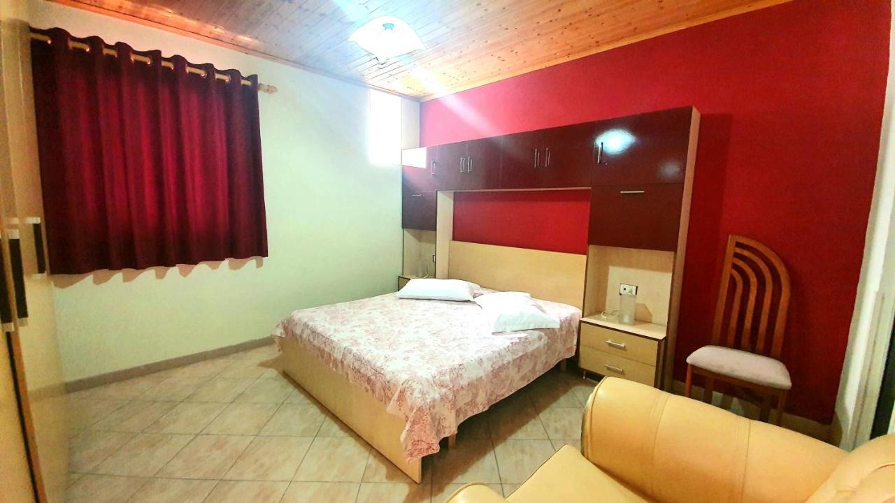 A Cheerful Villa With Free Parking Space تيرانا المظهر الخارجي الصورة