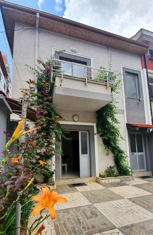 A Cheerful Villa With Free Parking Space تيرانا المظهر الخارجي الصورة