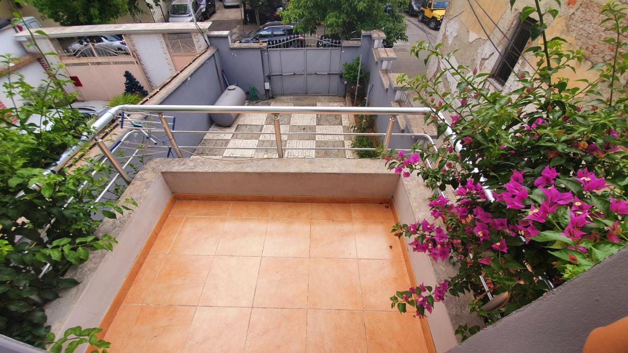 A Cheerful Villa With Free Parking Space تيرانا المظهر الخارجي الصورة